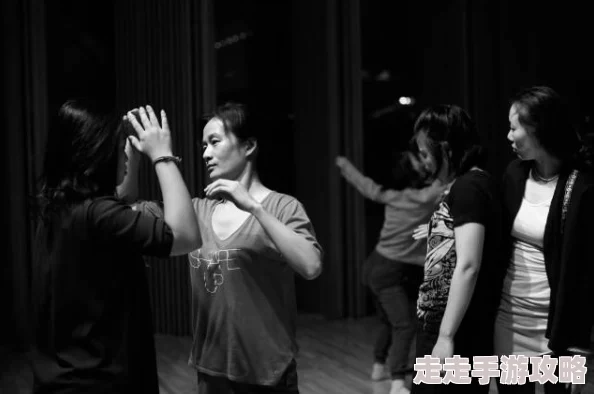 翁公与小莹惊爆内幕：两代人之间的秘密情感纠葛竟引发社会热议，背后隐藏着不为人知的真相！