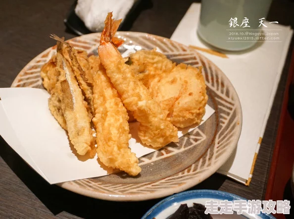 从上往下捣得她汁水四溅最新消息近日，某知名美食博主在其社交媒体平台上发布了一段视频，展示了如何通过从上往下的捣碎技巧制作出汁水四溅的水果沙拉，这段视频迅速引起了网友们的广泛关注和模仿