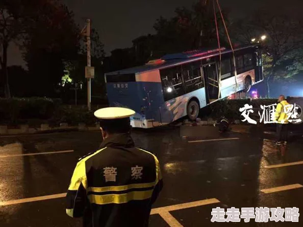 在公车被农民工猛烈进目击者称现场一片混乱多人受伤警方已介入调查并加强公共交通安全措施