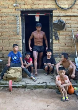 山村同性猛男的粗硬巨大山村中一群健壮男性展现力量与魅力引发热议吸引众多网友关注与讨论